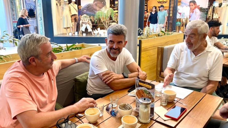 Tres generaciones de dirigentes con café y política en Ciudad